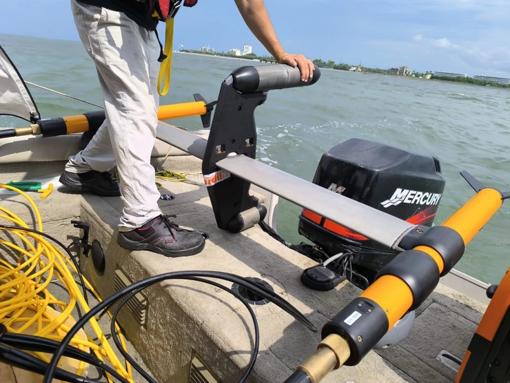 Preparing a paired-sensor marine gradiometer for deployment from a survey boat