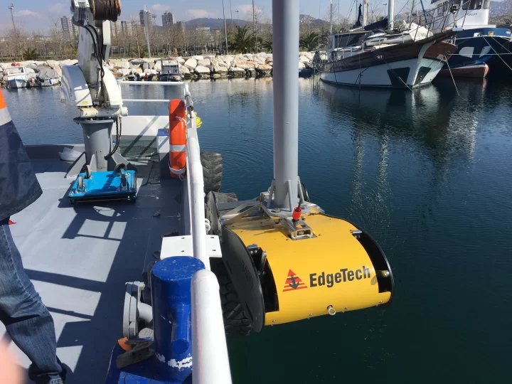 EdgeTech ფსკერქვეშა პროფილოგრაფი ბოძზე, Kordil-ის კვლევითი გემის გვერდით